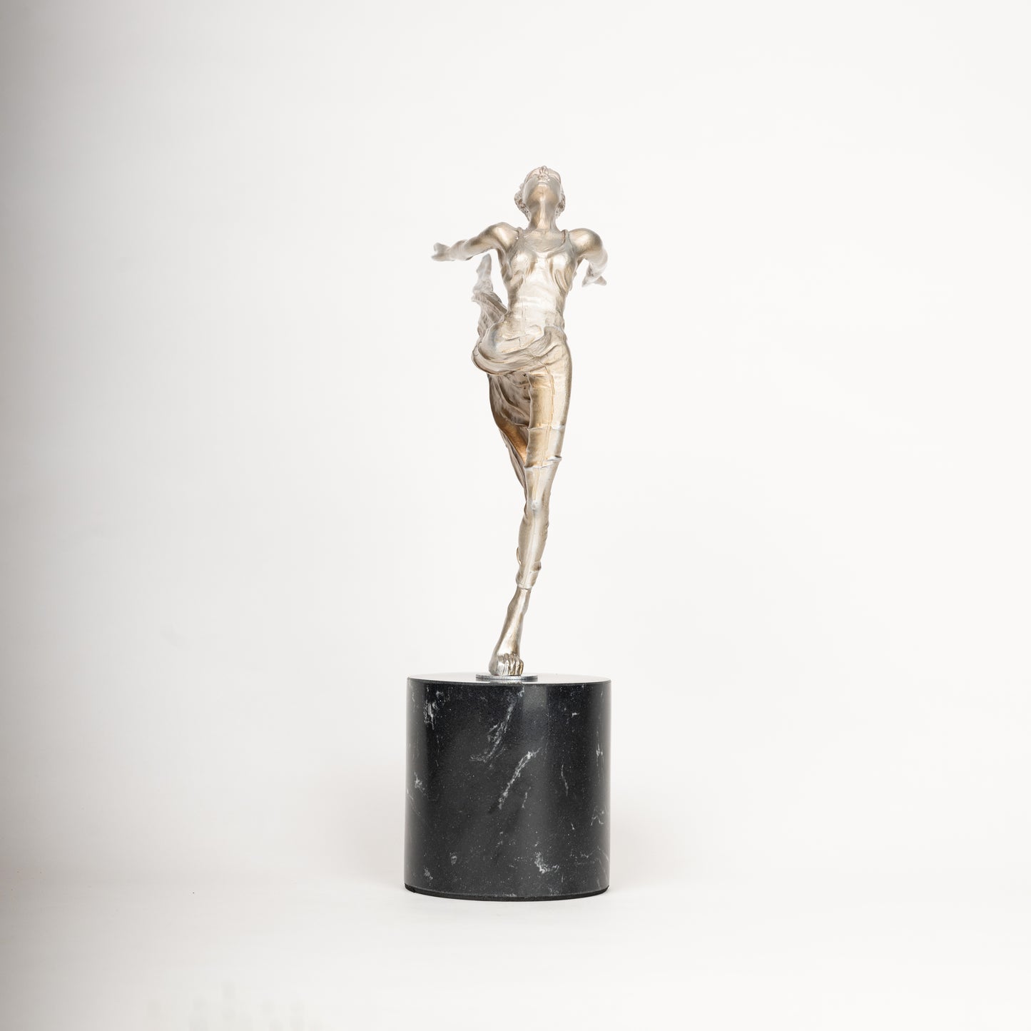 Grace in Motion – Elegant Ballerina Sculpture