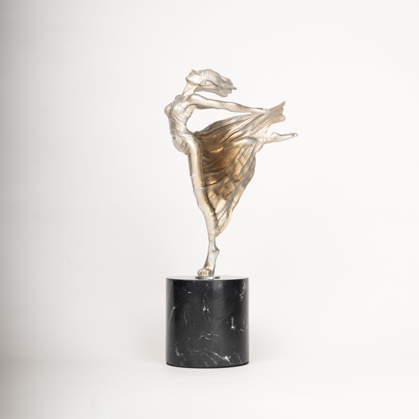 Grace in Motion – Elegant Ballerina Sculpture