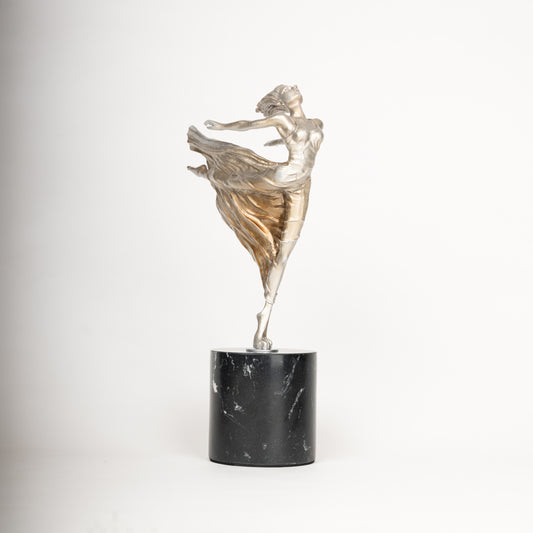 Grace in Motion – Elegant Ballerina Sculpture